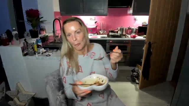 Gallery image thumbnail from Klo35's myfreecams stream on, 09/18/2023, 20:37 image 3 of 20