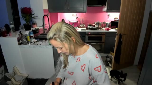 Gallery image thumbnail from Klo35's myfreecams stream on, 09/18/2023, 20:37 image 2 of 20