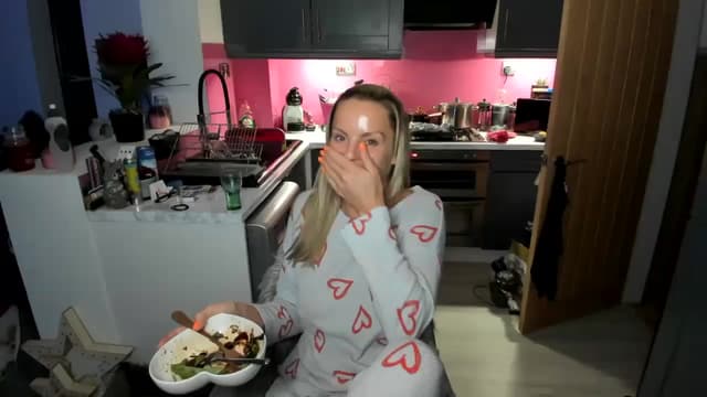 Gallery image thumbnail from Klo35's myfreecams stream on, 09/18/2023, 20:37 image 1 of 20