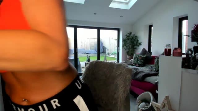 Gallery image thumbnail from Klo35's myfreecams stream on, 10/03/2023, 17:19 image 16 of 20