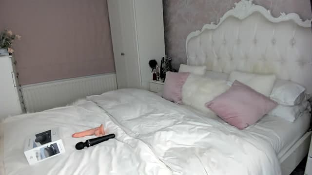 Gallery image thumbnail from Klo35's myfreecams stream on, 10/31/2023, 11:06 image 11 of 20