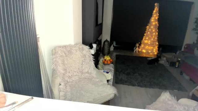 Gallery image thumbnail from Klo35's myfreecams stream on, 01/01/2024, 24:01 image 17 of 20