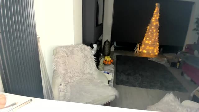 Gallery image thumbnail from Klo35's myfreecams stream on, 01/01/2024, 24:01 image 20 of 20