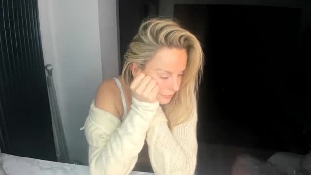 Gallery image thumbnail from Klo35's myfreecams stream on, 01/08/2024, 24:31 image 15 of 20
