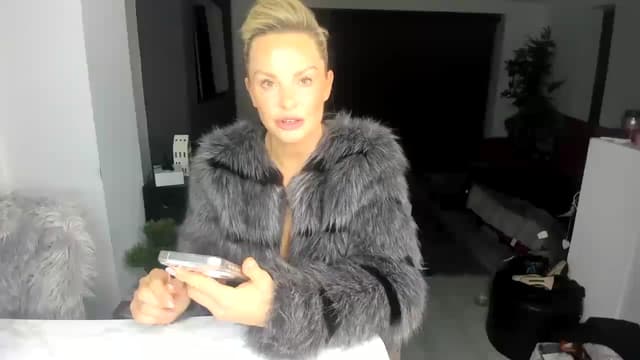 Gallery image thumbnail from Klo35's myfreecams stream on, 01/15/2024, 24:41 image 19 of 20