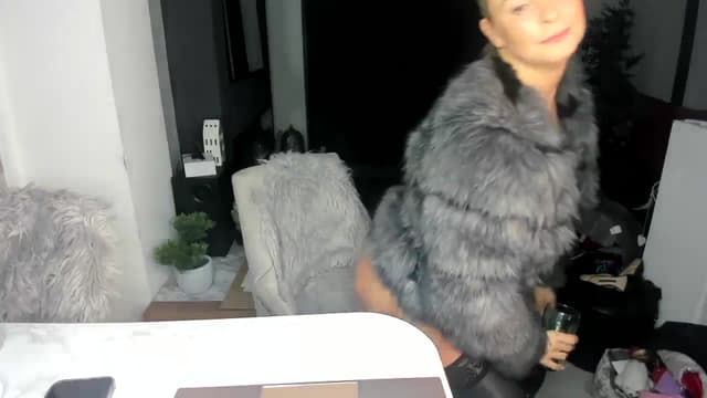 Gallery image thumbnail from Klo35's myfreecams stream on, 01/15/2024, 24:41 image 9 of 20