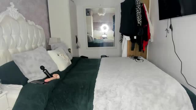 Gallery image thumbnail from Klo35's myfreecams stream on, 01/26/2024, 10:40 image 13 of 20