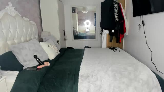 Gallery image thumbnail from Klo35's myfreecams stream on, 01/26/2024, 10:40 image 15 of 20