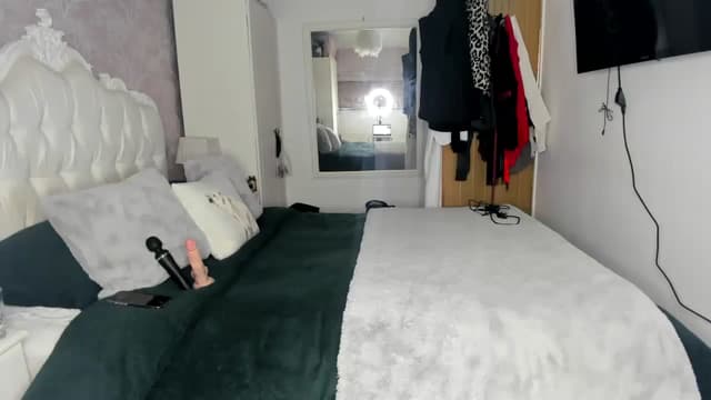 Gallery image thumbnail from Klo35's myfreecams stream on, 01/26/2024, 10:40 image 1 of 20