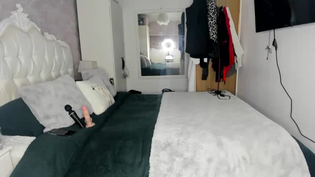 Gallery image thumbnail from Klo35's myfreecams stream on, 01/26/2024, 10:40 image 2 of 20