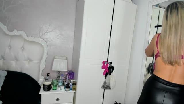 Gallery image thumbnail from Klo35's myfreecams stream on, 01/28/2024, 17:08 image 12 of 20
