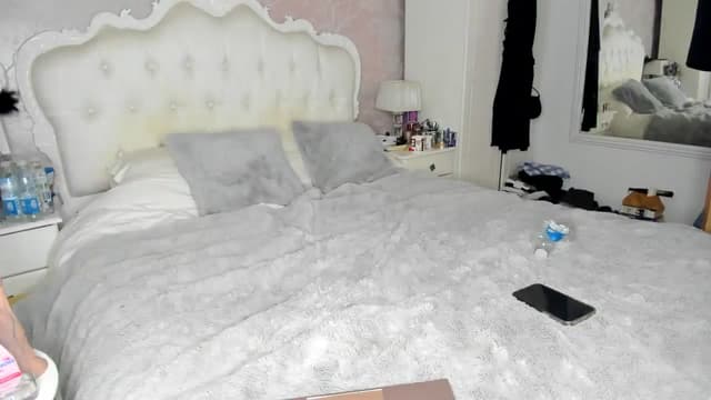Gallery image thumbnail from Klo35's myfreecams stream on, 02/26/2024, 10:21 image 3 of 20