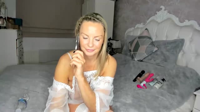 Gallery image thumbnail from Klo35's myfreecams stream on, 03/05/2024, 12:18 image 6 of 20
