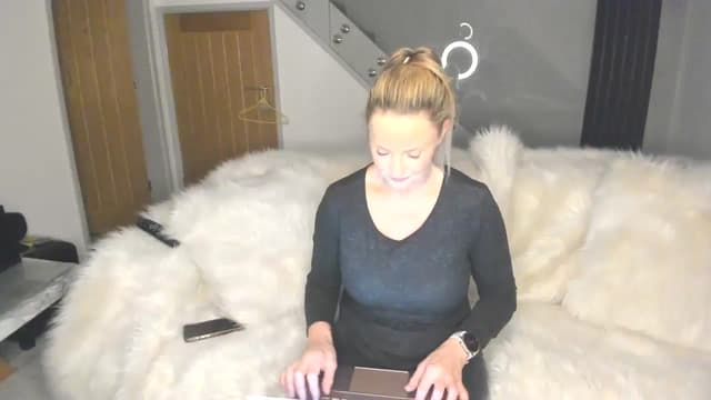 Gallery image thumbnail from Klo35's myfreecams stream on, 02/19/2025, 20:51 image 6 of 20