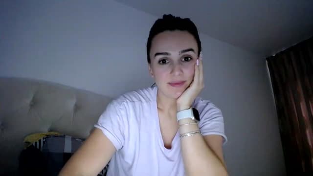Gallery image thumbnail from L_A_U's myfreecams stream on, 12/01/2022, 13:12 image 6 of 20