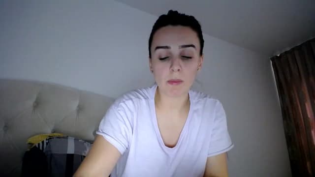 Gallery image thumbnail from L_A_U's myfreecams stream on, 12/01/2022, 13:12 image 9 of 20