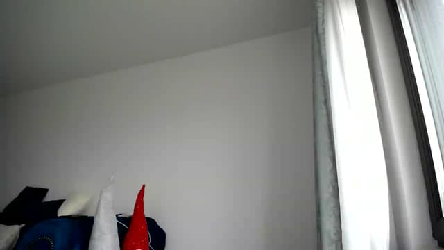 Gallery image thumbnail from L_A_U's myfreecams stream on, 12/12/2022, 08:44 image 14 of 20