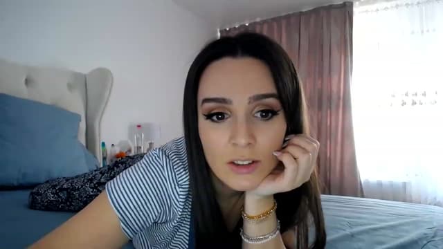 Gallery image thumbnail from L_A_U's myfreecams stream on, 12/12/2022, 10:32 image 19 of 20