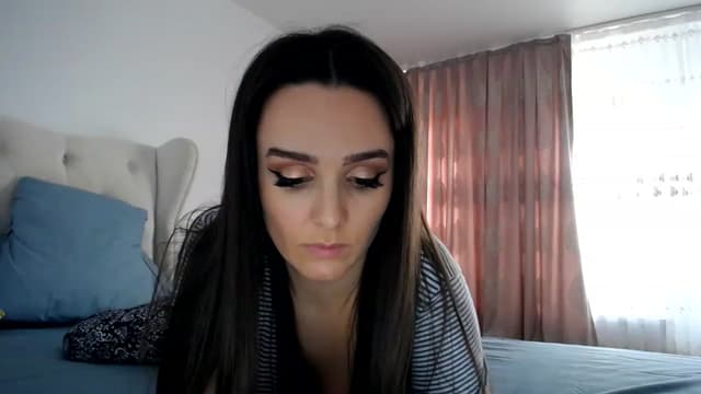 Gallery image thumbnail from L_A_U's myfreecams stream on, 12/12/2022, 10:32 image 17 of 20