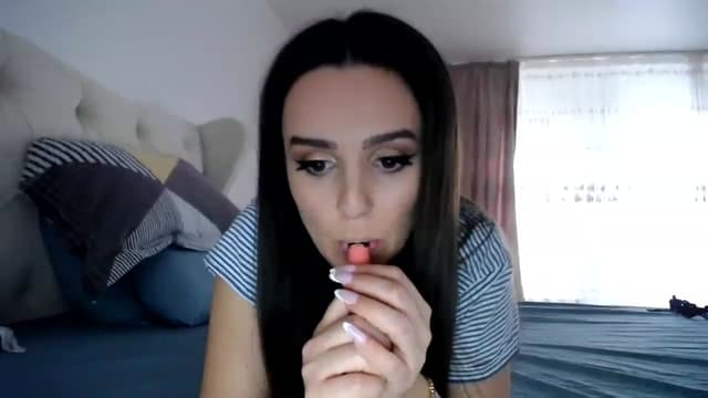 Gallery image thumbnail from L_A_U's myfreecams stream on, 12/12/2022, 12:48 image 9 of 20