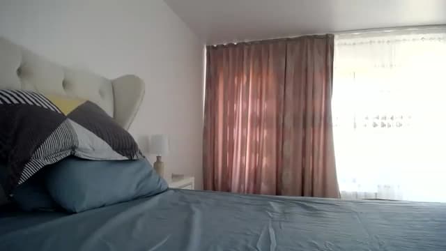 Gallery image thumbnail from L_A_U's myfreecams stream on, 12/12/2022, 13:19 image 5 of 20