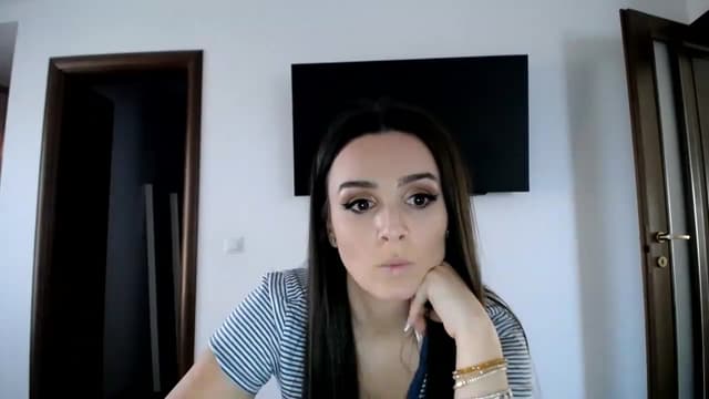 Gallery image thumbnail from L_A_U's myfreecams stream on, 12/12/2022, 13:19 image 18 of 20