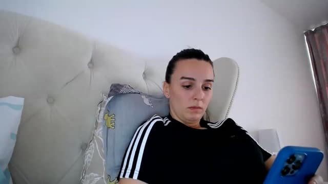 Gallery image thumbnail from L_A_U's myfreecams stream on, 02/22/2023, 10:20 image 7 of 20