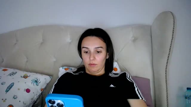 Gallery image thumbnail from L_A_U's myfreecams stream on, 04/04/2023, 11:15 image 11 of 20