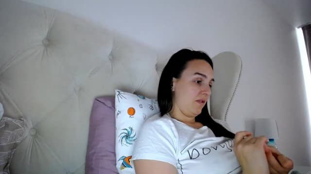 Gallery image thumbnail from L_A_U's myfreecams stream on, 04/06/2023, 11:45 image 9 of 20