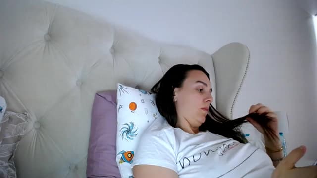 Gallery image thumbnail from L_A_U's myfreecams stream on, 04/06/2023, 11:45 image 14 of 20