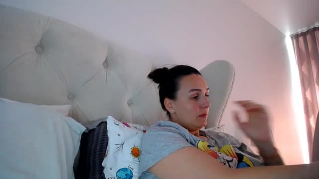Gallery image thumbnail from L_A_U's myfreecams stream on, 05/02/2023, 07:34 image 16 of 20