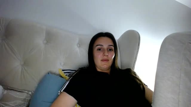 Gallery image thumbnail from L_A_U's myfreecams stream on, 05/03/2023, 18:27 image 10 of 20