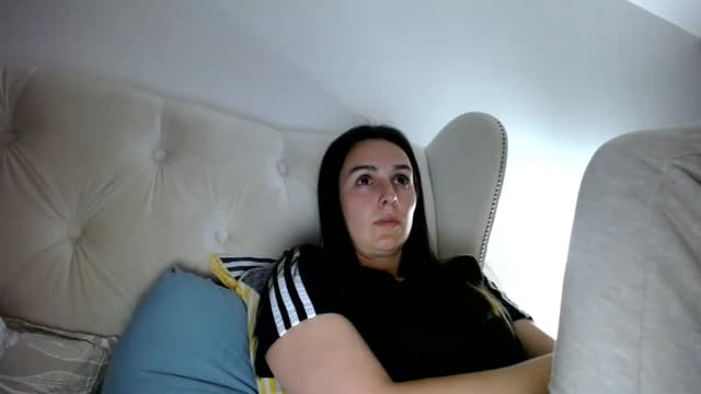 Gallery image thumbnail from L_A_U's myfreecams stream on, 05/03/2023, 18:27 image 15 of 20