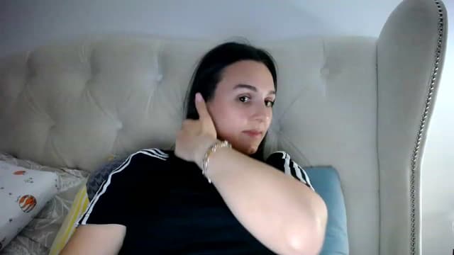 Gallery image thumbnail from L_A_U's myfreecams stream on, 05/03/2023, 19:53 image 19 of 20