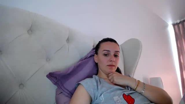Gallery image thumbnail from L_A_U's myfreecams stream on, 05/15/2023, 08:41 image 4 of 20