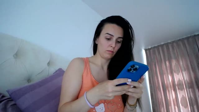 Gallery image thumbnail from L_A_U's myfreecams stream on, 05/18/2023, 11:35 image 10 of 20