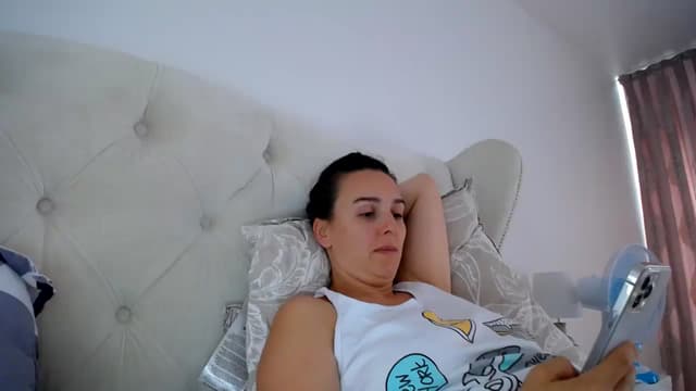 Gallery image thumbnail from L_A_U's myfreecams stream on, 08/06/2023, 11:50 image 3 of 20