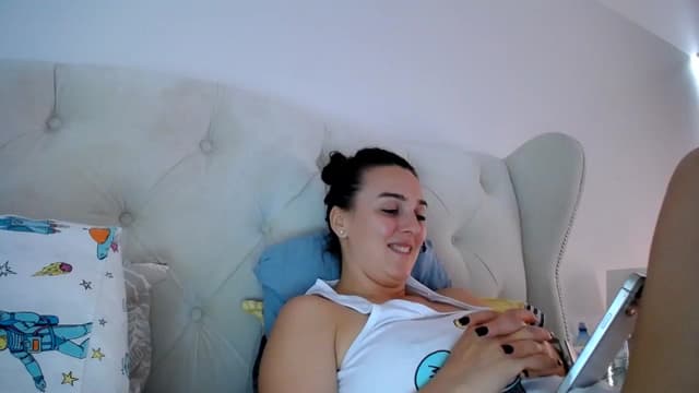 Gallery image thumbnail from L_A_U's myfreecams stream on, 09/14/2023, 08:15 image 15 of 20