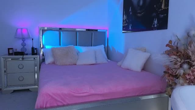 Gallery image thumbnail from LexiQ's myfreecams stream on, 07/25/2025, 05:07 image 2 of 20