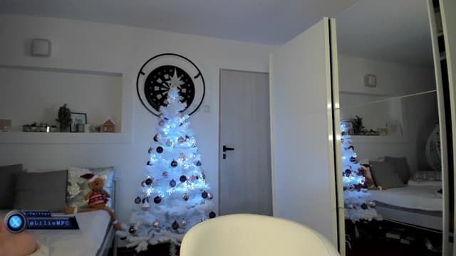 Gallery image thumbnail from Lilie's myfreecams stream on, 12/12/2024, 17:34 image 18 of 20