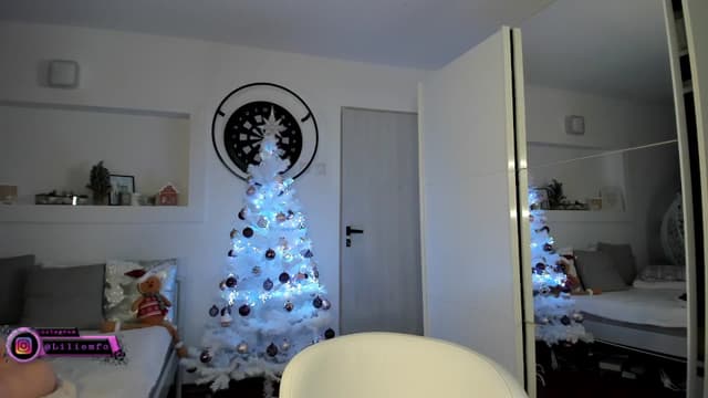 Gallery image thumbnail from Lilie's myfreecams stream on, 12/12/2024, 17:34 image 16 of 20