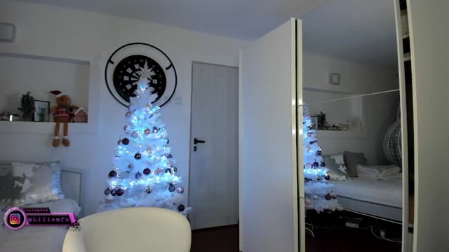 Gallery image thumbnail from Lilie's myfreecams stream on, 12/22/2024, 19:55 image 5 of 20