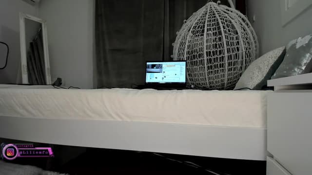 Gallery image thumbnail from Lilie's myfreecams stream on, 04/11/2025, 20:09 image 10 of 20