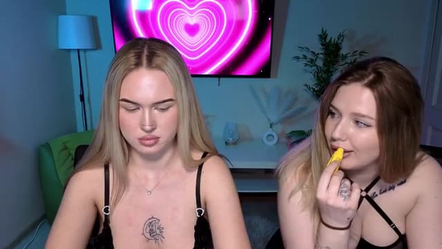 Gallery image thumbnail from Liora's myfreecams stream on, 04/10/2026, 16:27 image 9 of 20
