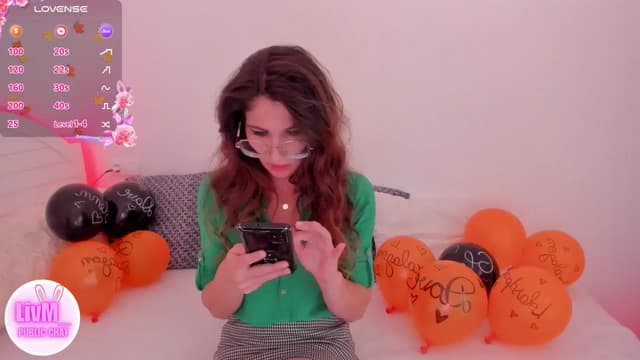Gallery image thumbnail from LivM_'s myfreecams stream on, 10/26/2024, 08:13 image 17 of 20
