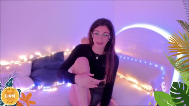 Gallery image thumbnail from LivM_'s myfreecams stream on, 11/08/2024, 09:17 image 6 of 20