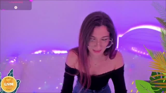 Gallery image thumbnail from LivM_'s myfreecams stream on, 11/11/2024, 08:32 image 3 of 20