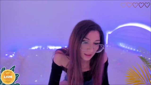 Gallery image thumbnail from LivM_'s myfreecams stream on, 11/11/2024, 08:32 image 11 of 20