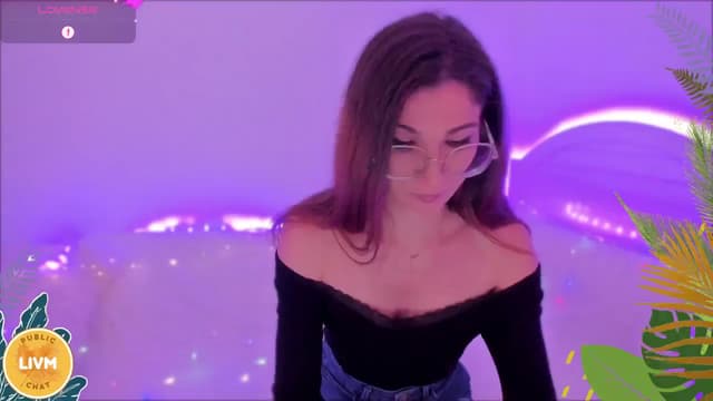 Gallery image thumbnail from LivM_'s myfreecams stream on, 11/11/2024, 08:32 image 2 of 20