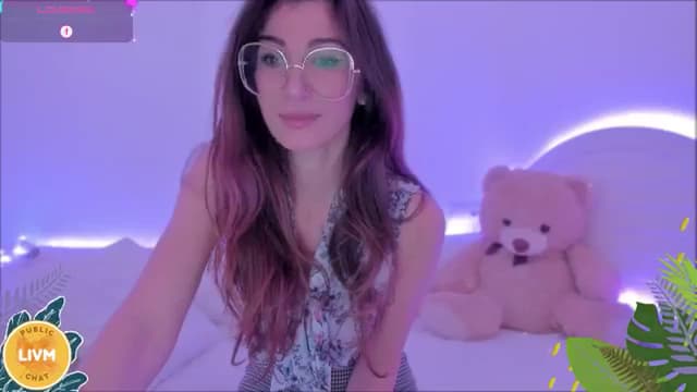 Gallery image thumbnail from LivM_'s myfreecams stream on, 11/21/2024, 09:20 image 4 of 20